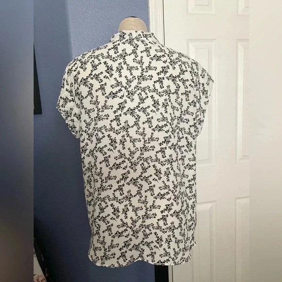 Short Sleeve Neck Tie Top - Picture 6 of 9